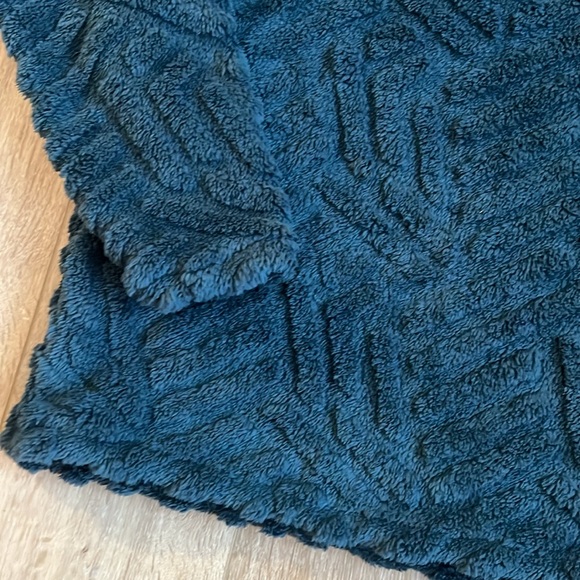 Eddie Bauer - Quest, women’s XL super plush and soft teal sweater, new w/o tags - Picture 6 of 16